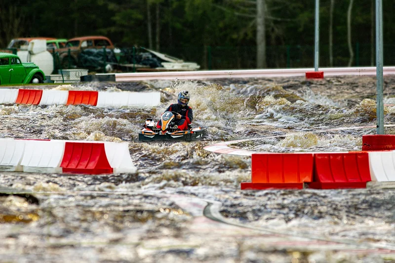 Expérience de conduite : le bruit, les sensations, et l’âme du kart