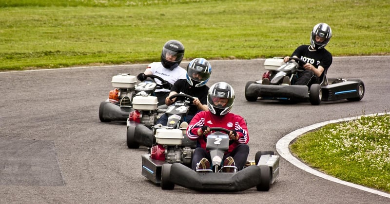 Pression des pneus de kart : le guide pour la régler selon la météo en 2026